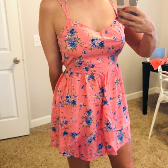 Hollister Dresses & Skirts - NWT Hollister pink floral strappy back dress L